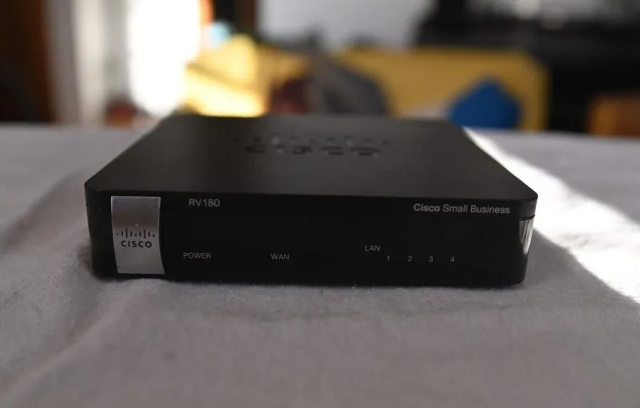 Маршрутизатор Cisco RV180 800 Mbps 4-Port Gigabit Wired Router (RV180-K9-NA)