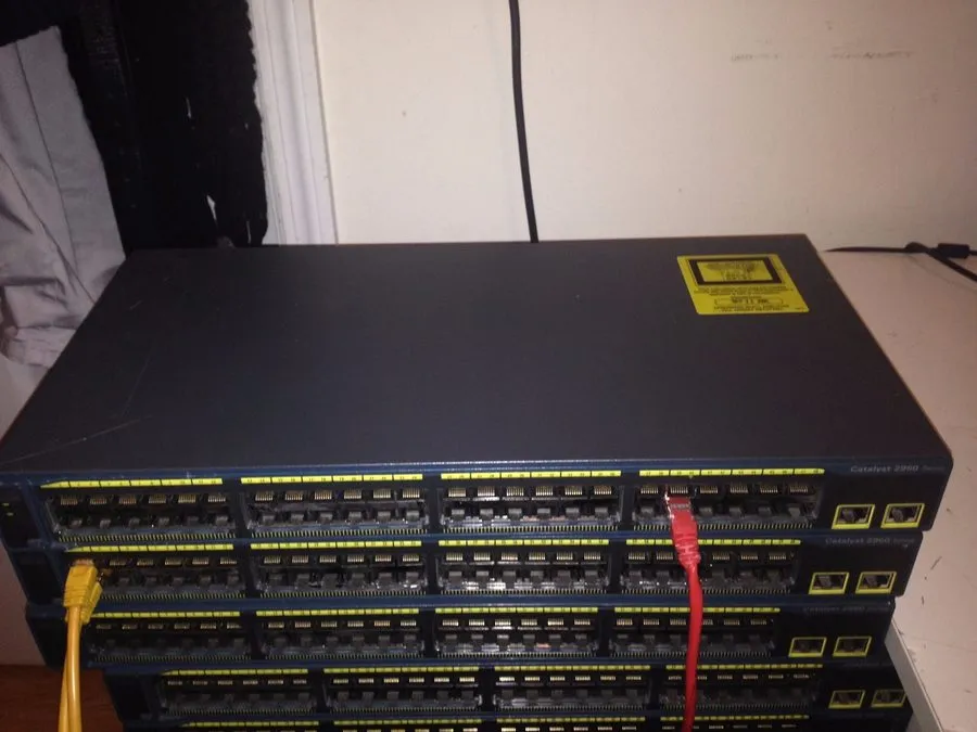 Коммутатор Cisco Catalyst 2960 Series WS-C2960-48TT-L V04 48-Port Ethernet Switc