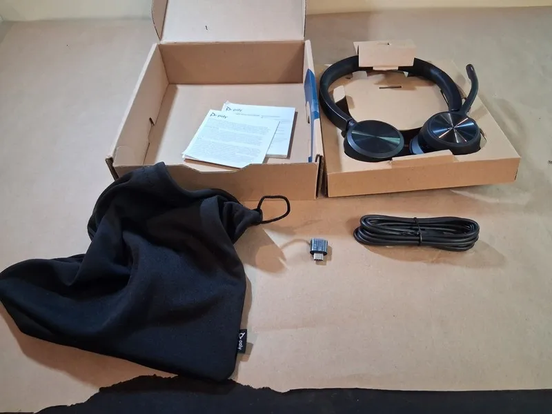 VoIP-шлюз POLY VOYAGER 4320 UC Wireless Headset w/ Dongle, USB-C Storage Bag 77Z