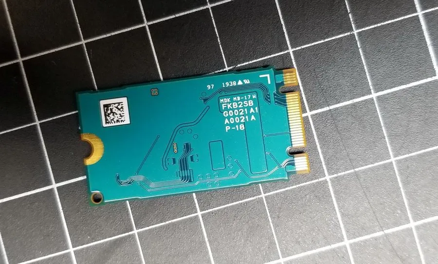 SSD-накопитель Lenovo 01FR900 Kioxia BG4 128GB M.2 2242 NVMe PCIe KBG40ZMT128G S