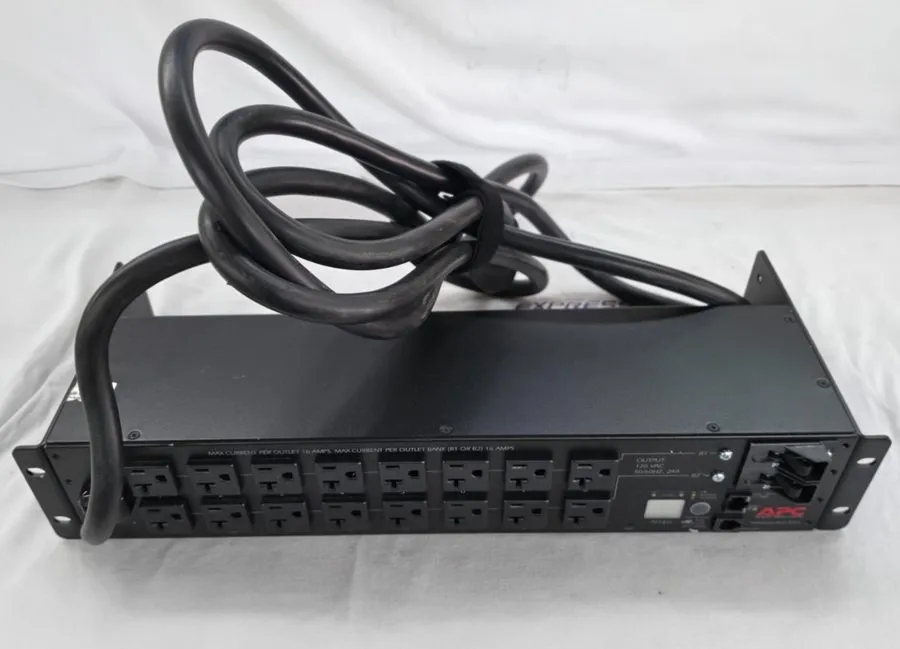 Блок розеток PDU APC Model AP7902 2U Rack PDU, Switched, 30A, 120V, with 16x 5-2 — фото лота 1