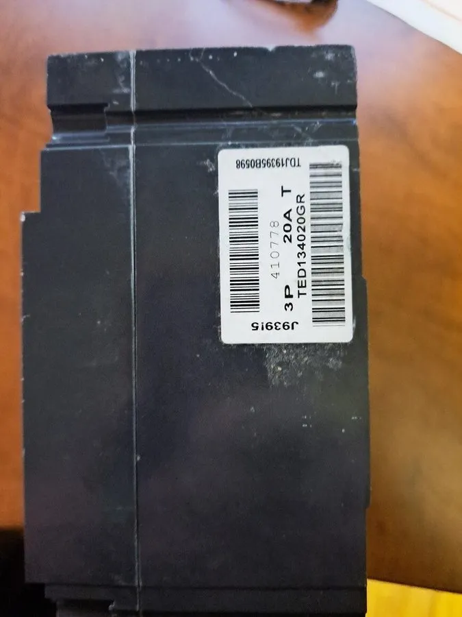 Автоматический выключатель GE Ted134020V 3-Pole 20A 480V 18kA Bolt-On Circuit Br — фото лота 1