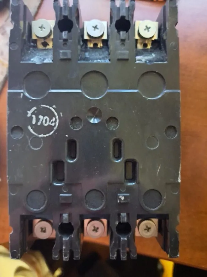 Автоматический выключатель GE Ted134020V 3-Pole 20A 480V 18kA Bolt-On Circuit Br — фото лота 2