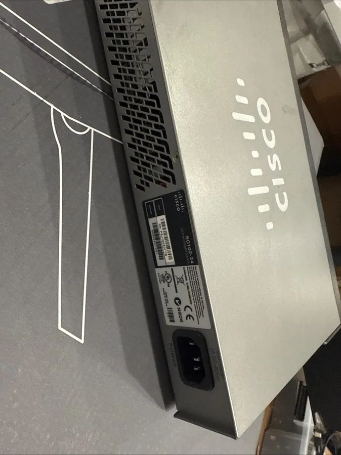 Коммутатор Cisco SG102-24 24-Port Gigabit Ethernet Unmanaged Rackmount Switch