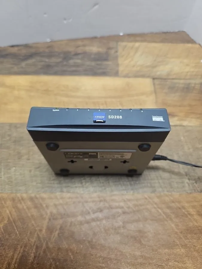 Коммутатор Cisco SD208 8 Port 10/100 Unmanaged Desktop Switch, v1.2, 100389 — фото лота 1