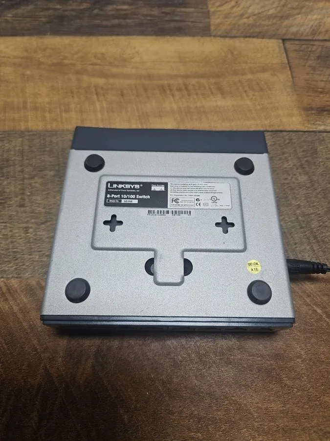 Коммутатор Cisco SD208 8 Port 10/100 Unmanaged Desktop Switch, v1.2, 100389 — фото лота 2