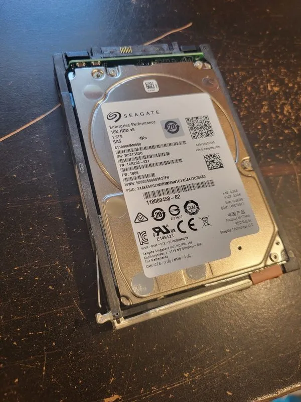 Жёсткий диск EMC UNITY 005051636 1.8TB 10K 12GBps 2.5" SAS HDD 005051633 D3-2S10
