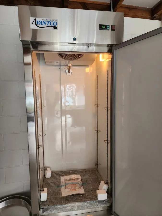 Морозильный шкаф Avantco A-19F-HC 29" Solid Door Reach-In Freezer — фото лота 1