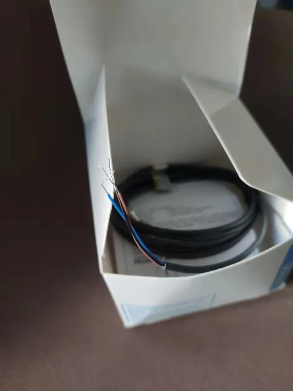 Датчик приближения E2E-X1B2
