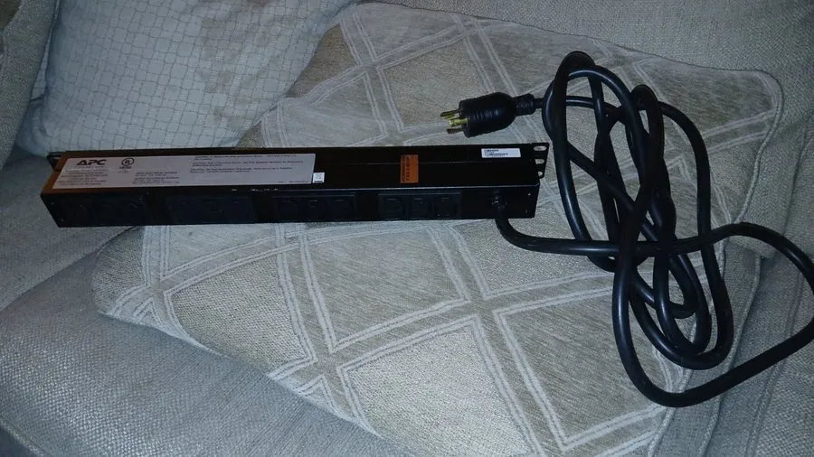 Блок розеток PDU APC AP9566 NetShelter Basic Rack PDU 1U 16A 208V 12 C13 outlets