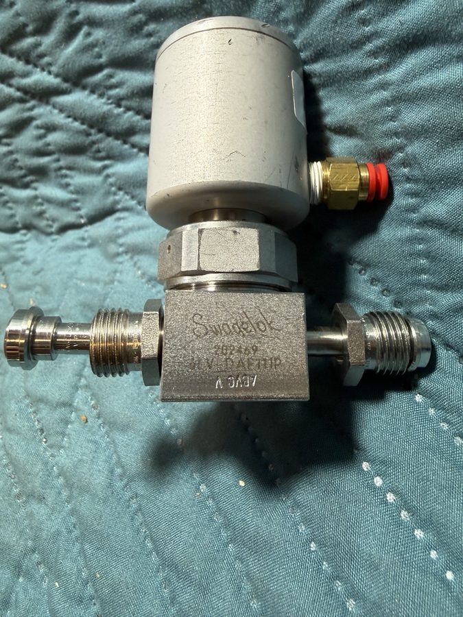 Клапан Swagelok 6LV-DAF111P Pneumatic Diaphragm Valve 202469 High Purity VCR — фото лота 2
