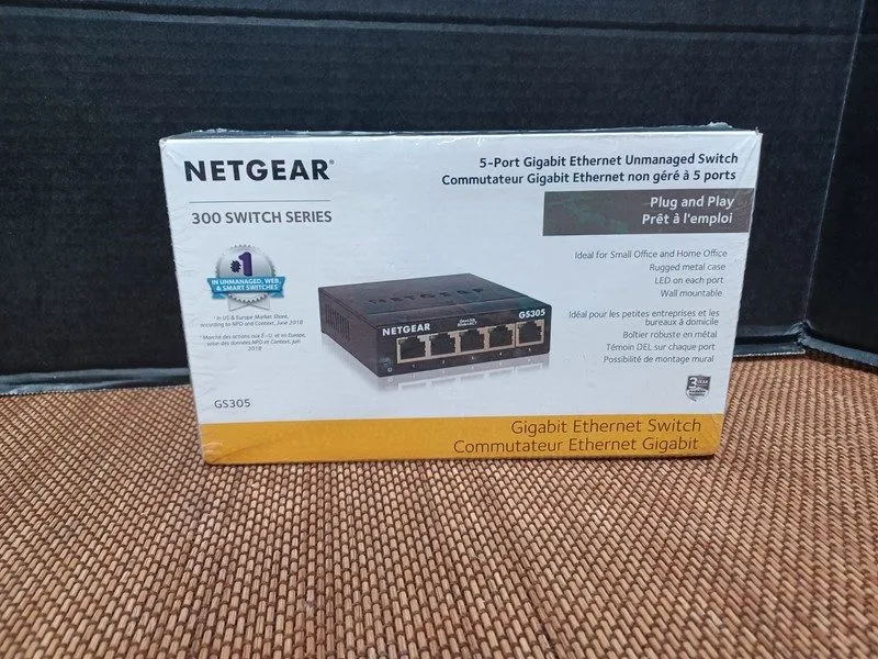Коммутатор NETGEAR 5-Port Gigabit Ethernet Switch Desktop or Wallmount (GS305)