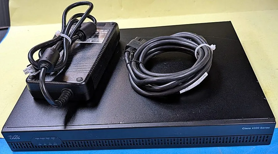 Маршрутизатор ISR4321/K9 Cisco ISR 4321 Integrated Service IP Base Working Clock