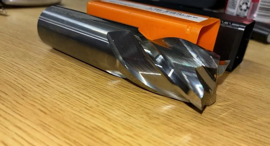 Режущий инструмент Hertel 88246269 1" 4 Flute 30 deg Helix Solid Carbide Square  — фото лота 2