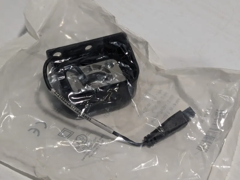 Фотоэлектрический датчик SICK ZL3-N2700S01 10-30VDC Photoelectric Sensor
