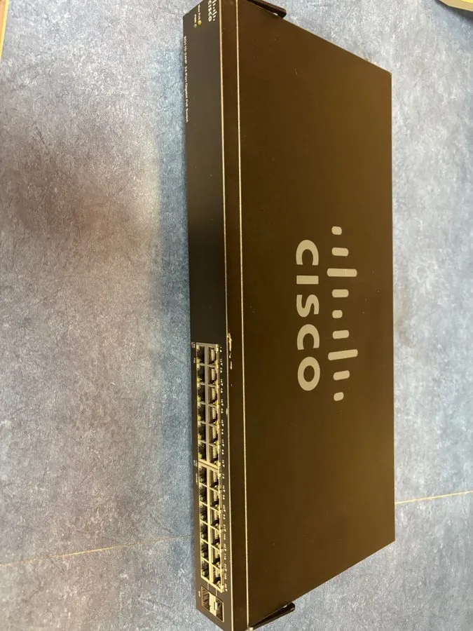 Коммутатор Cisco SG110-24HP 24-Port Gigabit PoE Unmanaged Switch 100W 2x SFP