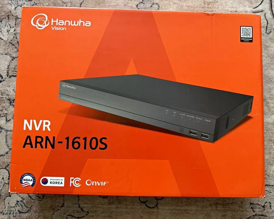 Видеорегистратор Hanwha ARN-1610S 16-Channel PoE NVR with 4TB HDD, Black — фото лота 1