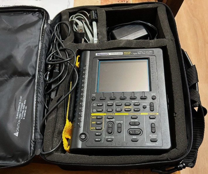 Тестер Tektronix THS720P 100 MHz Digital Real-Time 500 MS/s