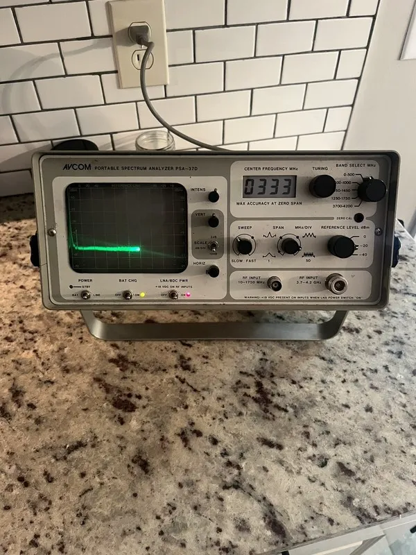 Тестер Avcom PSA-37D Portable 1 MHz to 4.2 GHz Spectrum Analyzer Powers On