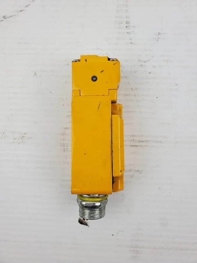 Реле безопасности Allen-Bradley MT-GD2 Guardmaster Safety Interlock Switch 440K-
