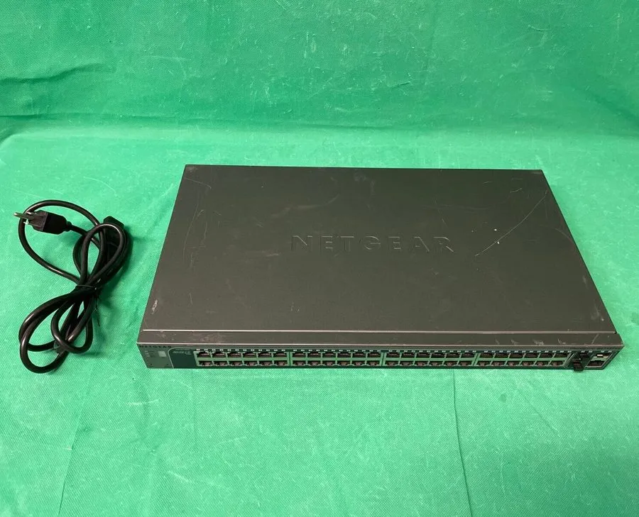 Коммутатор NetGear GS752TXS ProSafe 52-port Gig Smart switch,48x 1 GB RJ45 4x 10 — фото лота 1