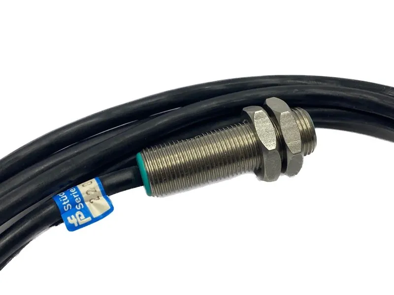Датчик приближения Pepperl + Fuchs 2mm Range 60VDC NO PNP 3-Wire Proximity Senso