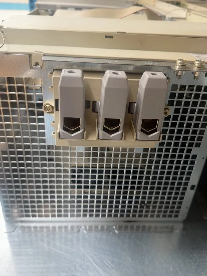 Сервоусилитель SIEMENS 6SN1123-1AA01-0FA1 Simodrive 611 Power Module 1 Axis, 200 — фото лота 1