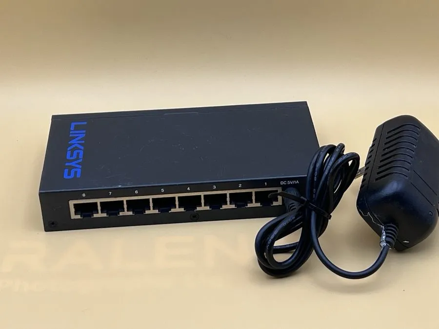 Коммутатор Linksys SE3008 8-Port Gigabit Ethernet Desktop Switch