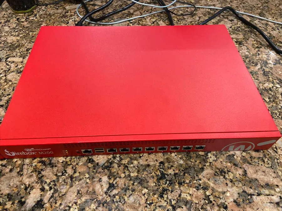 Межсетевой экран WatchGuard FireBox M200 ML3AE8 8-Port Gigabit Ethernet Network 