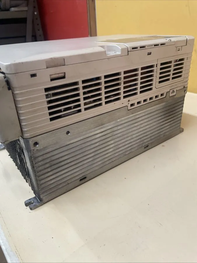 Частотный преобразователь Yaskawa V1000 CIMR-VU4A0038FAA 380-480V AC VFD Drive # — фото лота 2