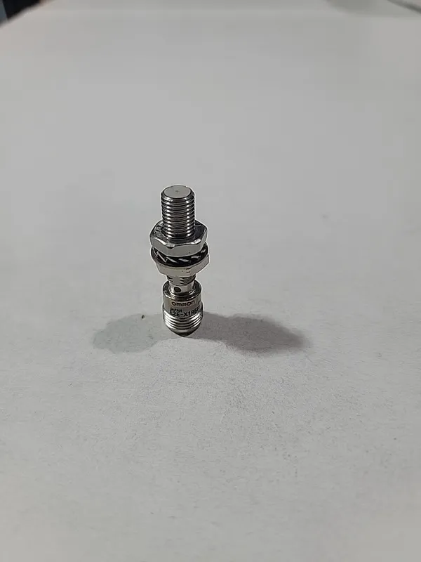 Датчик приближения Omron E2E-X1R5F1-M1 Proximity Sensor, PNP NO, 1.5mm Range, 12 — фото лота 1
