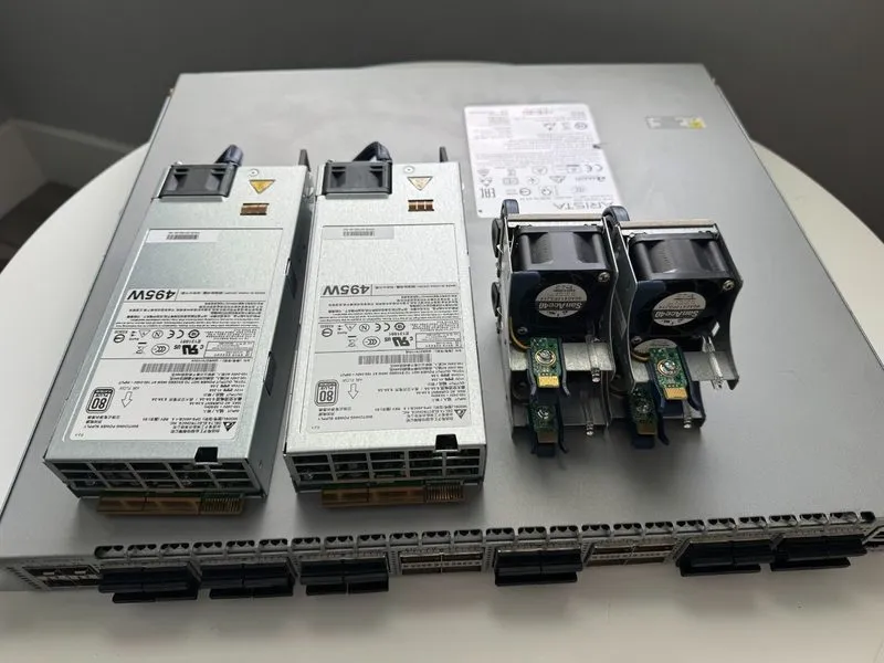 Коммутатор ARISTA DCS-7050QX-32S 32 x 40GbE QSFP+ ports, 4 SFP+ ports — фото лота 1