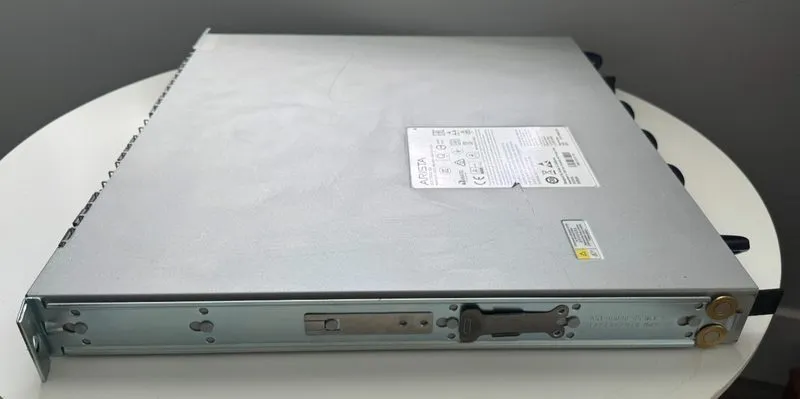 Коммутатор ARISTA DCS-7050QX-32S 32 x 40GbE QSFP+ ports, 4 SFP+ ports — фото лота 3