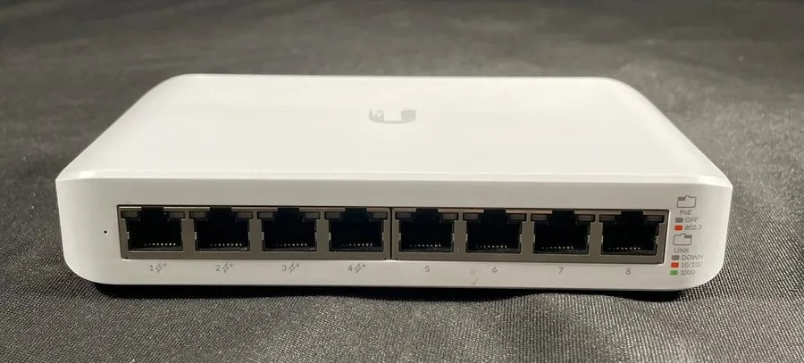 Коммутатор Ubiquiti UniFi USW-Lite-8-PoE 8-Port Gigabit PoE Ethernet Switch