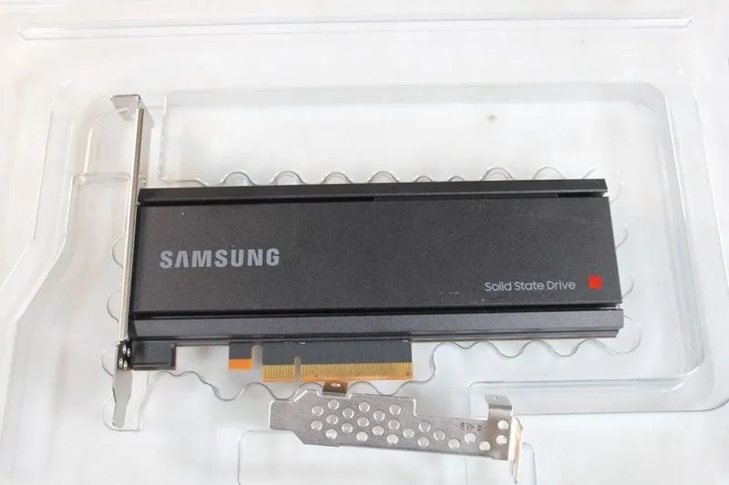 SSD-накопитель Dell Samsung PM1735 6.4TB SSD PCIE 4.0 NVME MZ-PLJ6T40 MZPLJ6T4HA — фото лота 1