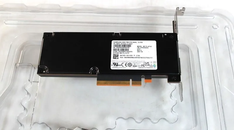 SSD-накопитель Dell Samsung PM1735 6.4TB SSD PCIE 4.0 NVME MZ-PLJ6T40 MZPLJ6T4HA — фото лота 2