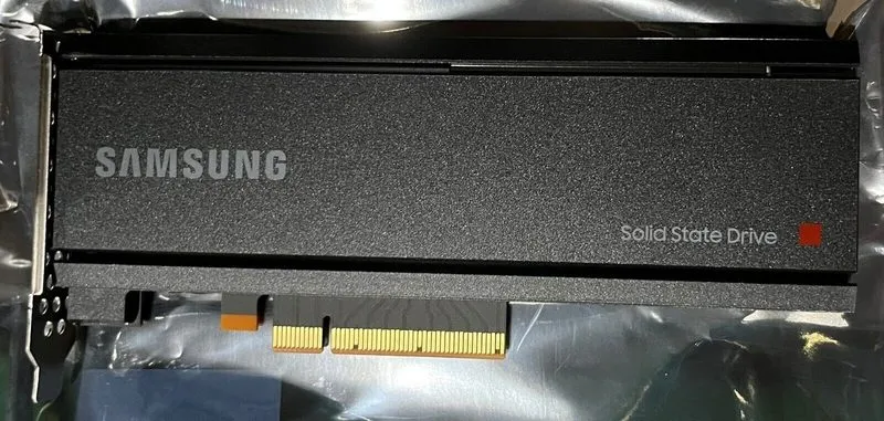 SSD-накопитель Dell Samsung PM1735 6.4TB SSD PCIE 4.0 NVME MZ-PLJ6T40 MZPLJ6T4HA — фото лота 3