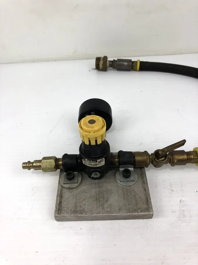Регулятор давления PARKER 14R113FC AIR PRESSURE REGULATOR 300 PSI W/ WIKA 0-60 P