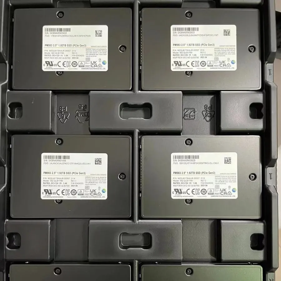 SSD-накопитель Samsung PM983 1.92TB SSD 2.5" U.2 PCIe 3.0 x4 MZQLB1T90 MZQLB1T9H