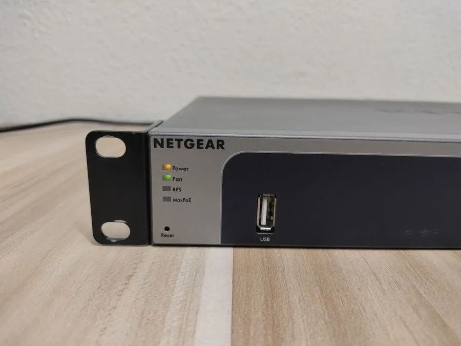 Коммутатор Netgear ProSAFE M4100-24G-POE+ 24-Port Layer 2+ 10/100/1000 PoE+ Swit