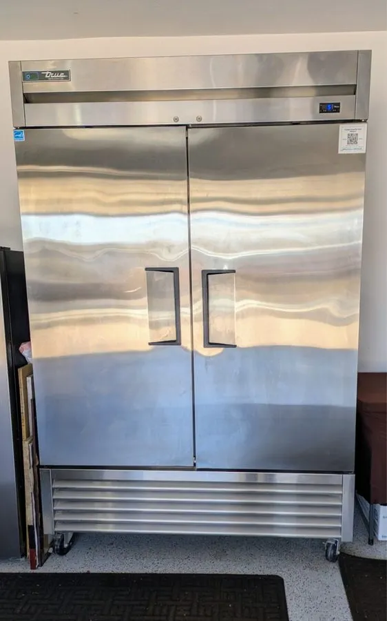 Холодильный шкаф Commercial Refrigerator (True T-49-HC)