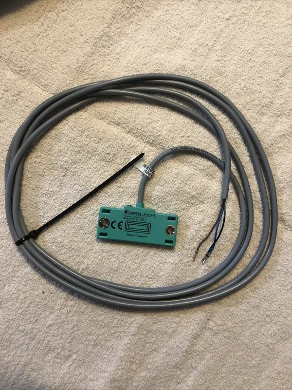Датчик приближения PEPPERL+FUCHS CBN5-F46-E0 capacitive proximity switch sensor — фото лота 1
