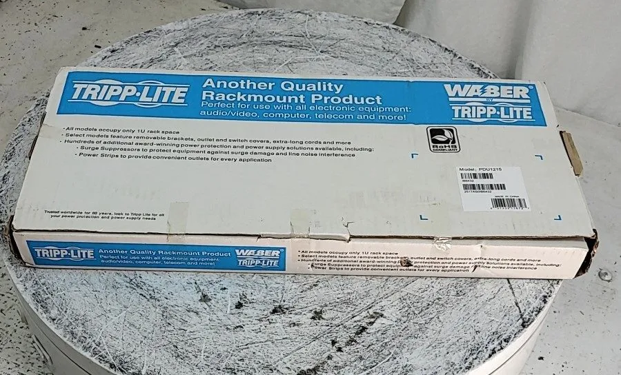 Блок розеток PDU Tripp Lite PDU1215 15A 120V Power Distribution Unit 12 Outlets 