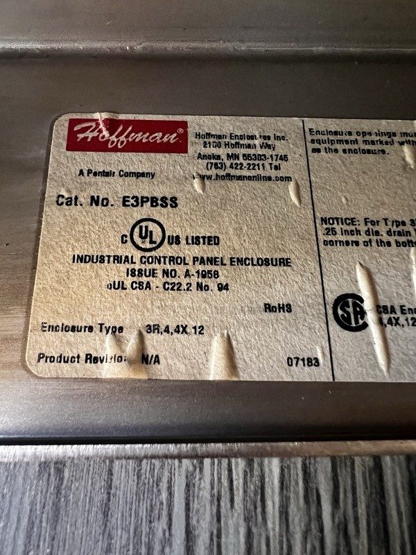 Монтажный шкаф Hoffman E3PBXSS, 4 x 4.75 x 8 304 SS, 3-Hole, Pushbutton Enclosur