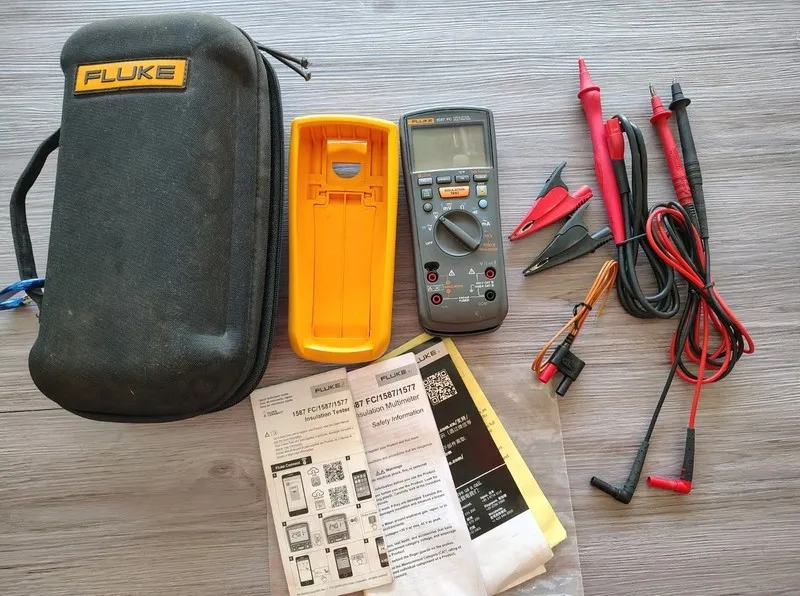 Мультиметр Fluke 1587 FC Insulation Multimeter True RMS Auto-Ranging