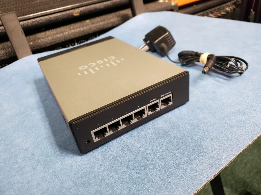Маршрутизатор Cisco / Linksys 4-Port Gigabit Dual WAN VPN Router RV042G