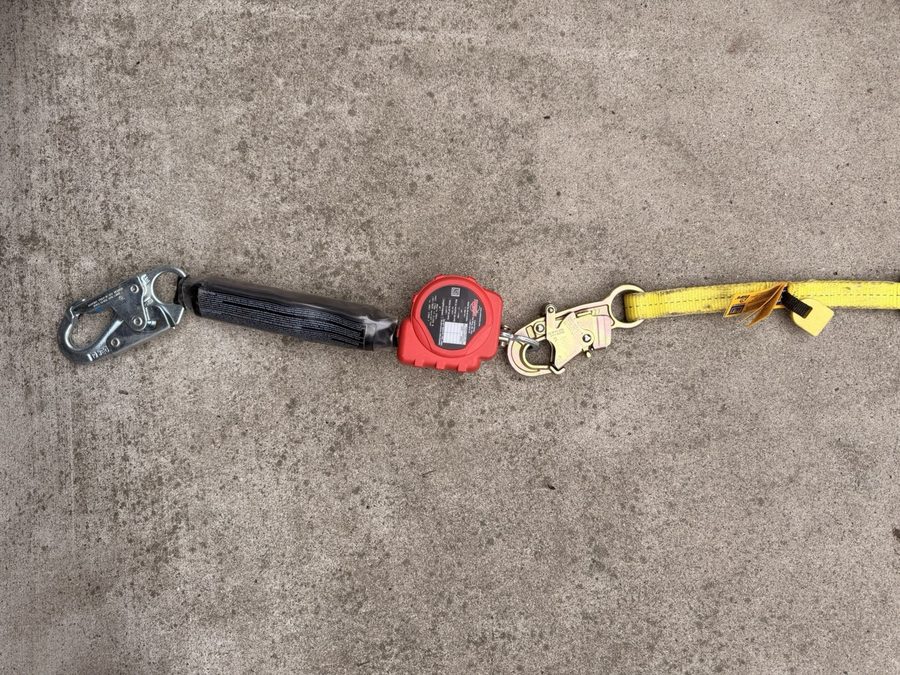 Складское оборудование 3M Rebel Protecta 3590500 33 Foot Self Retracting Lifelin