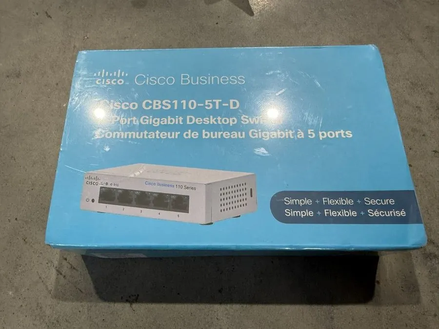 Коммутатор Cisco Business CBS110-5T-D 5 Port Gigabit Desktop Switch