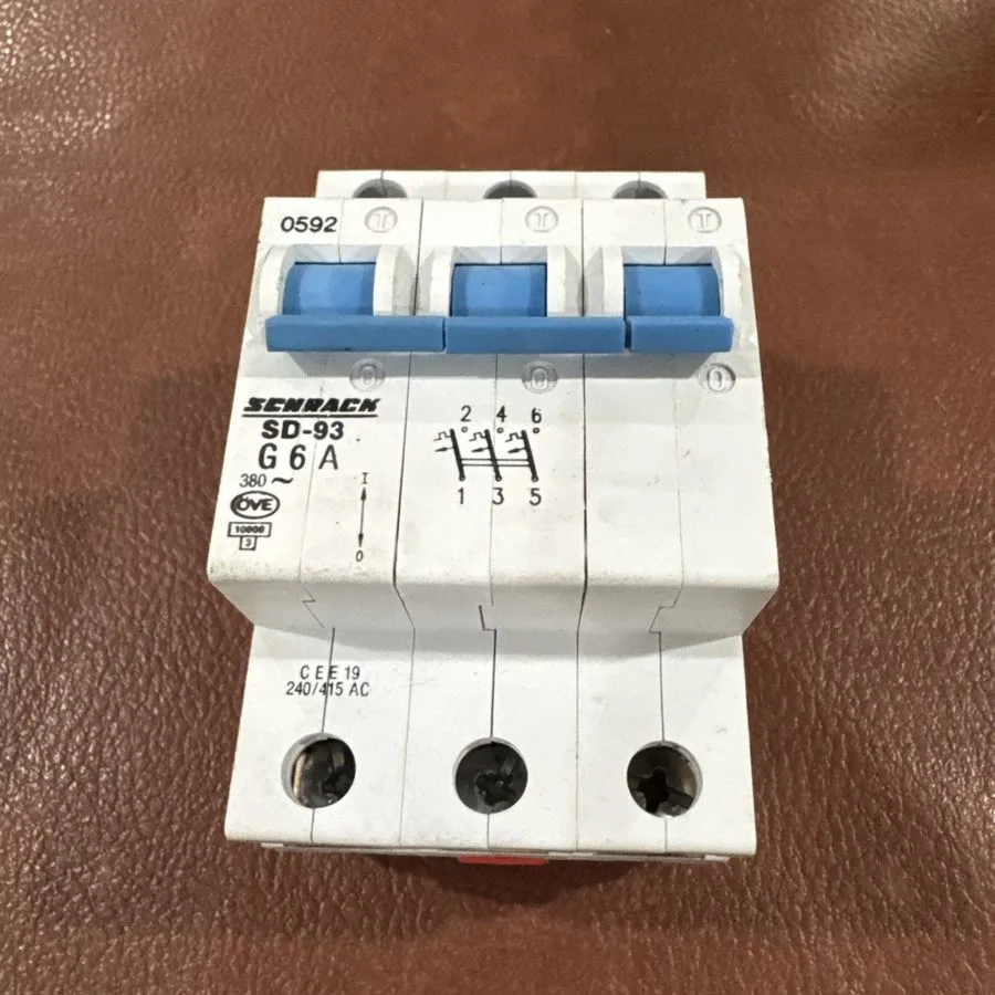 Автоматический выключатель Schrack SD93G6A Circuit Breaker 6A 3P 380 VAC 6 Amp