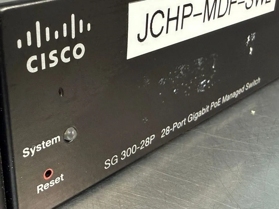 Коммутатор Cisco 28-Port GbE 2xSFP PoE 180W Managed Switch SG300-28P